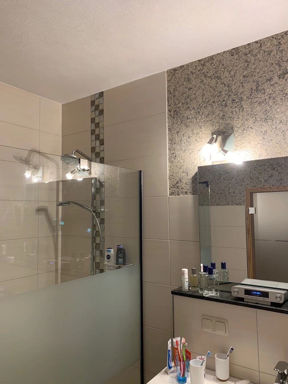 Baumwollputz im Badezimmer: Hier siehst du wie es konservativ gemacht werden kann