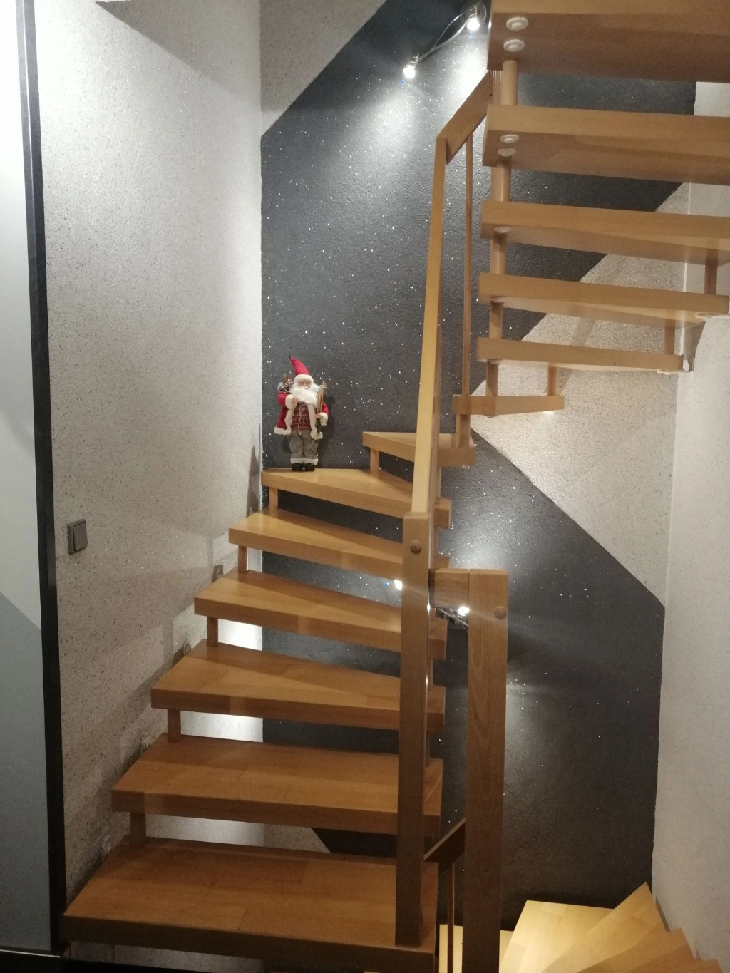 Baumwollputz als Alternative zum Tapezieren: Hier im Treppenhaus eines Kunden