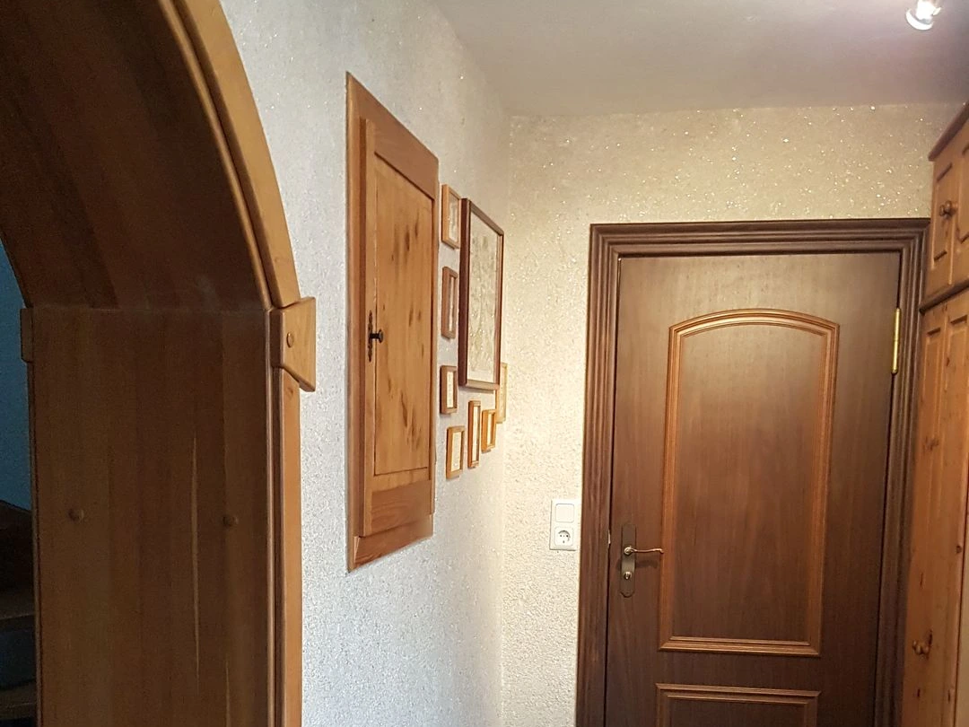 Der Flur eines Kunden zeigt wie gut Baumwollputz als Tapete zum Spachteln funktioniert Der Flur eines Kunden zeigt wie gut Baumwollputz als Tapete zum Spachteln funktioniert