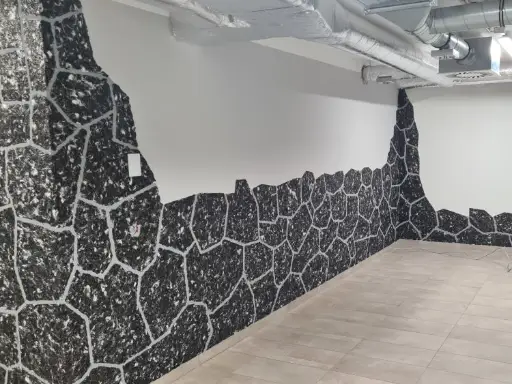 Die Wand des Dorint Hotels Düren wurde in einem Steinmuster mit Baumwollputz ausgestattet