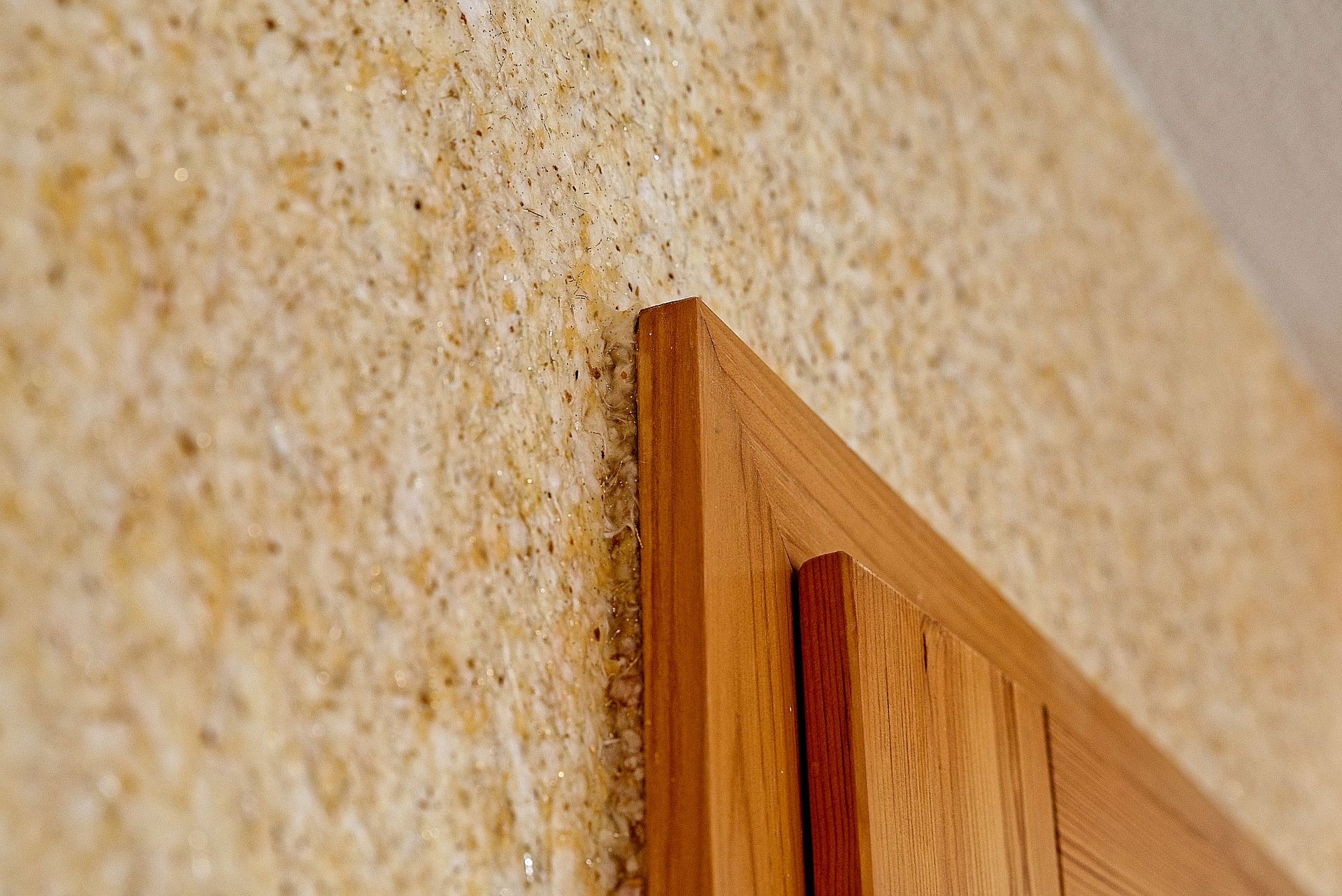 Unser Kunde entschied sich für Baumwollputz als Alternative zur Selbstklebenden Tapete